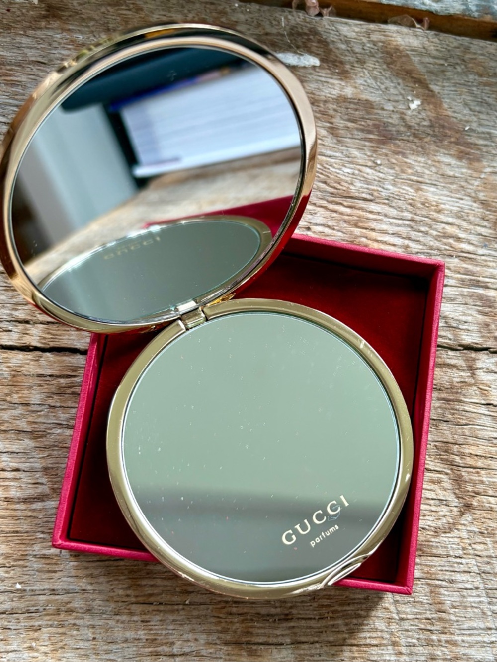 Gucci Gold-Tone Patterned Compact with Red Box, New - Picture 3 of 4